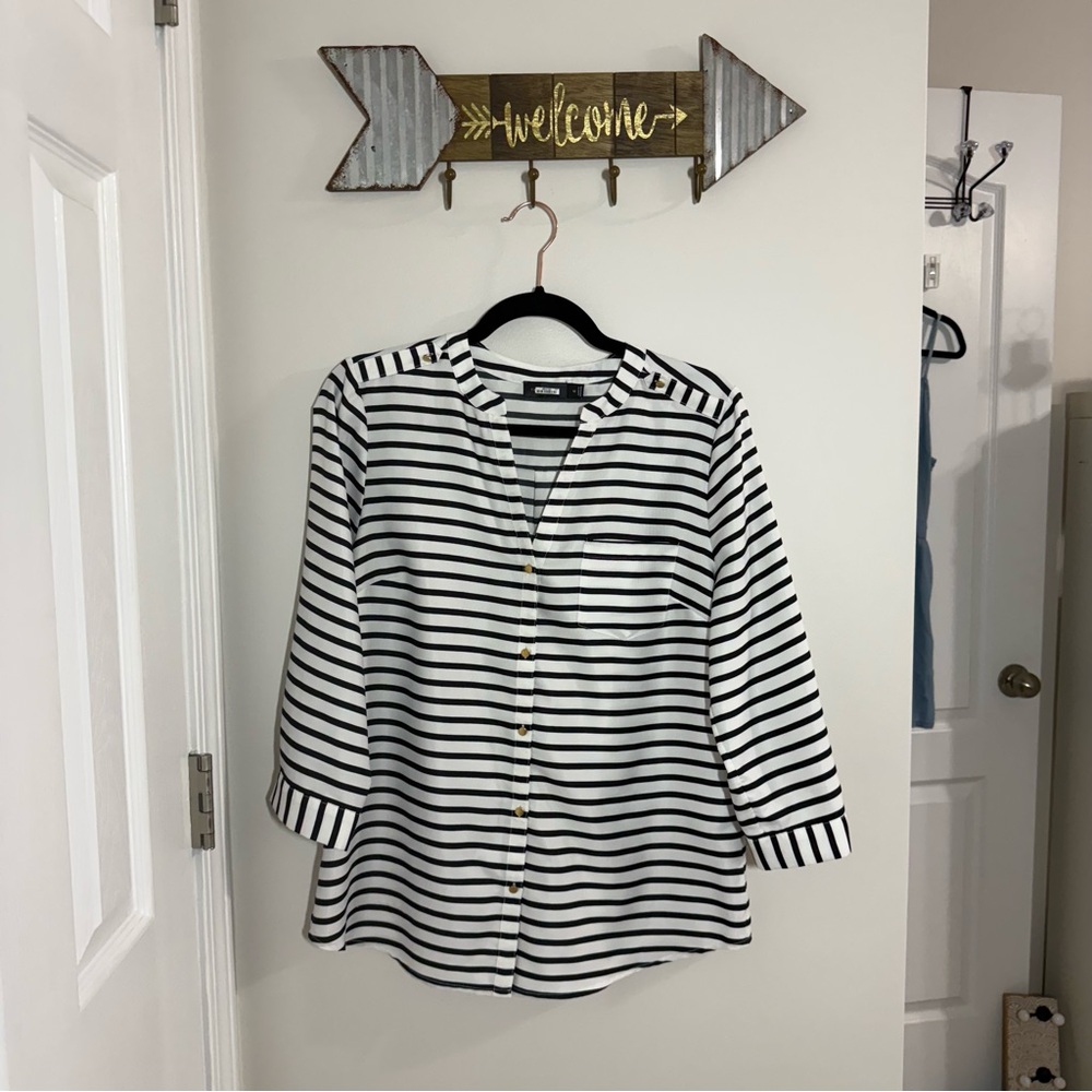 The Limited Black and White Button Down Shirt with Mandarin V neck Collar Size M